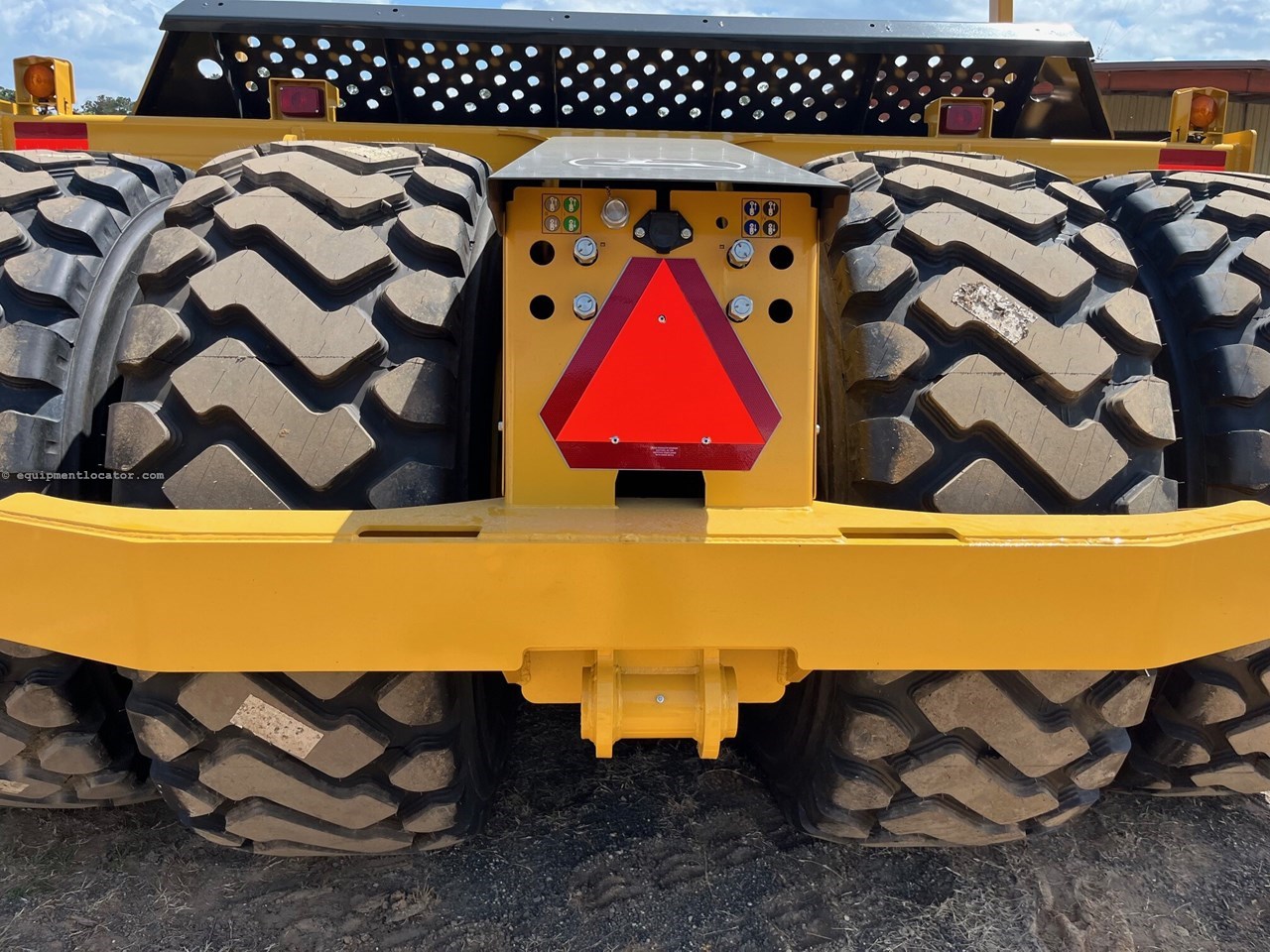 2026 John Deere 2412D E Image 4