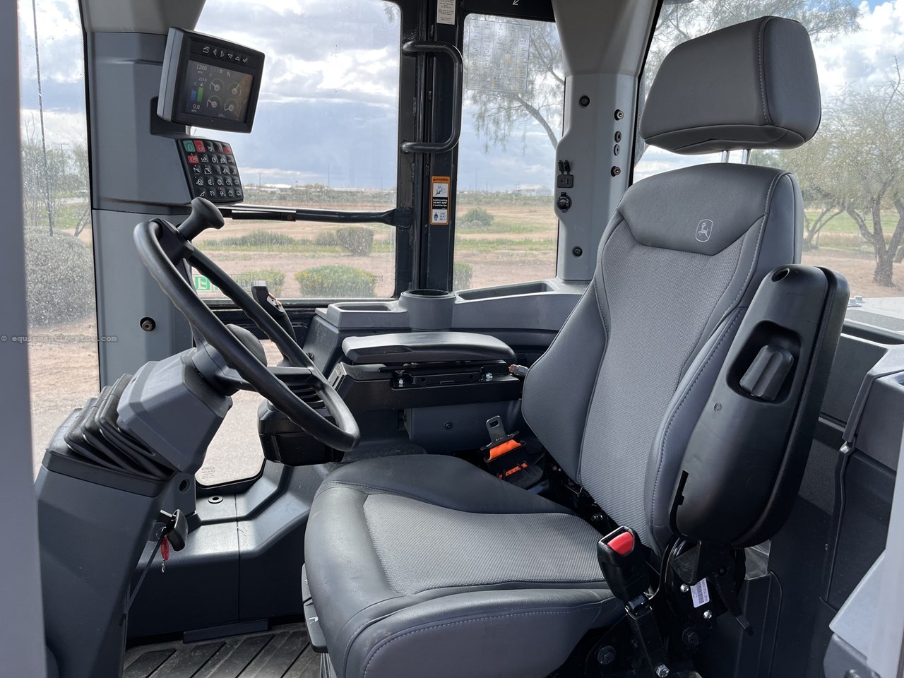 2023 John Deere 544 P Image 10