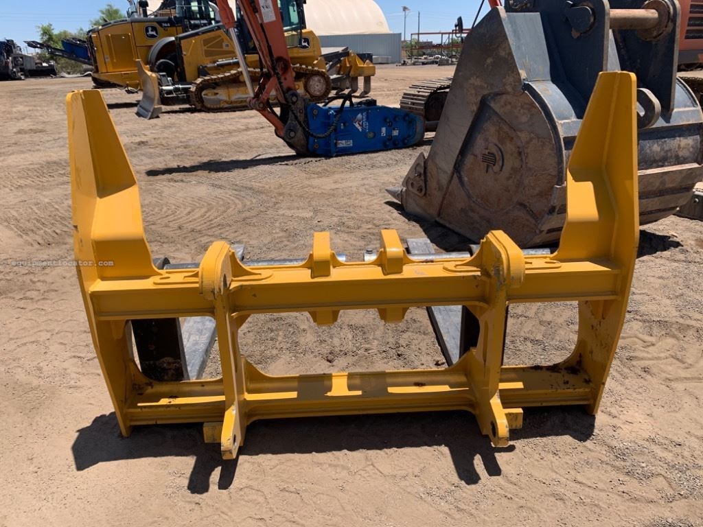 2023 John Deere 96"X60" FORK Image 2