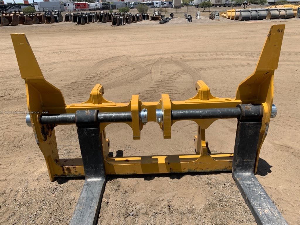 2023 John Deere 96"X60" FORK Image 4