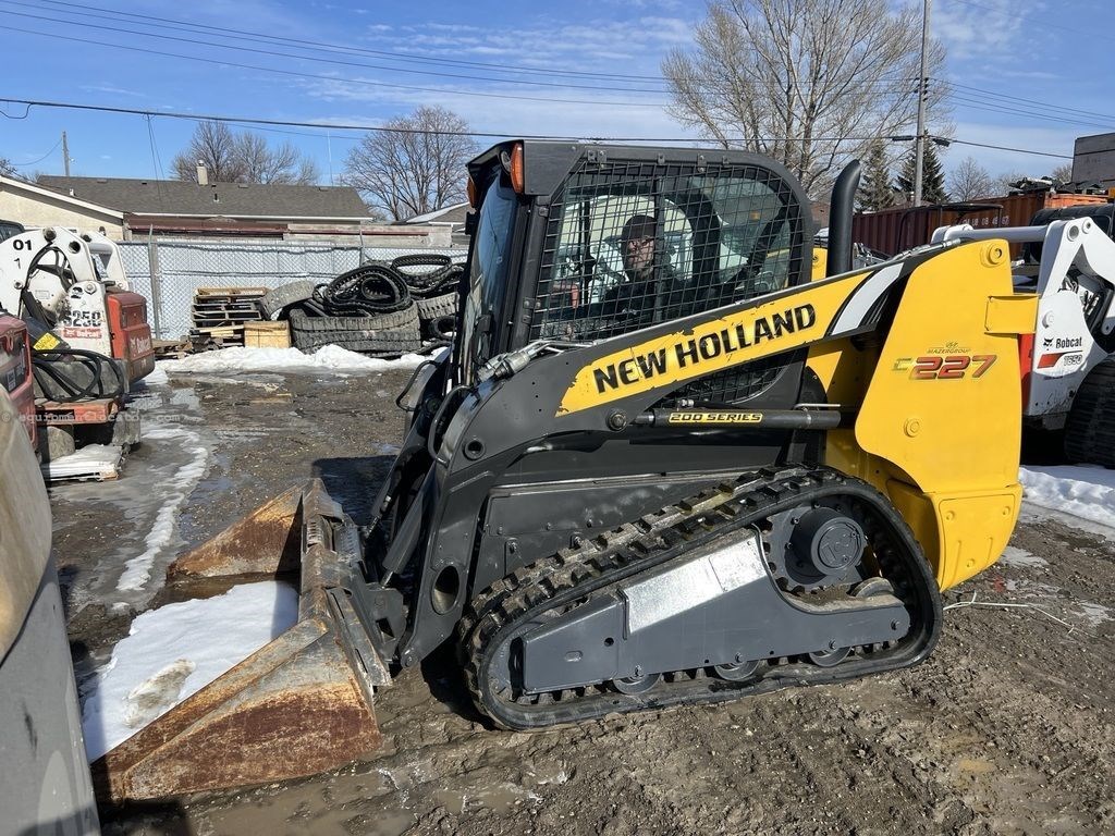 2015 New Holland Compact Track Loaders C227 Image 1