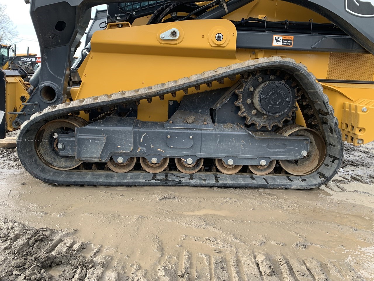 2023 John Deere 333G Image 10