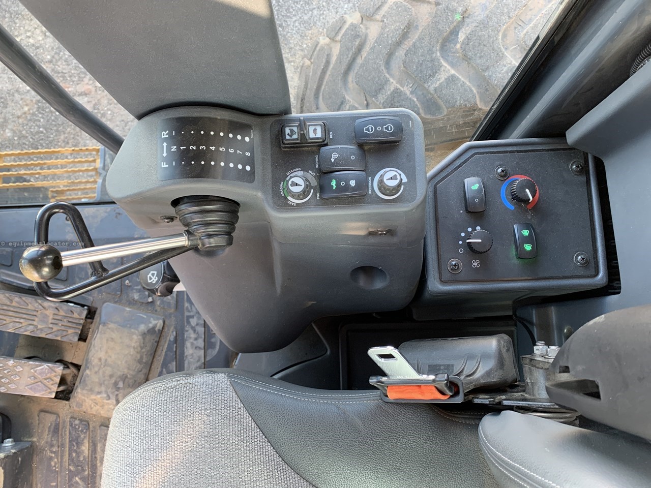 2020 John Deere 772G Image 10