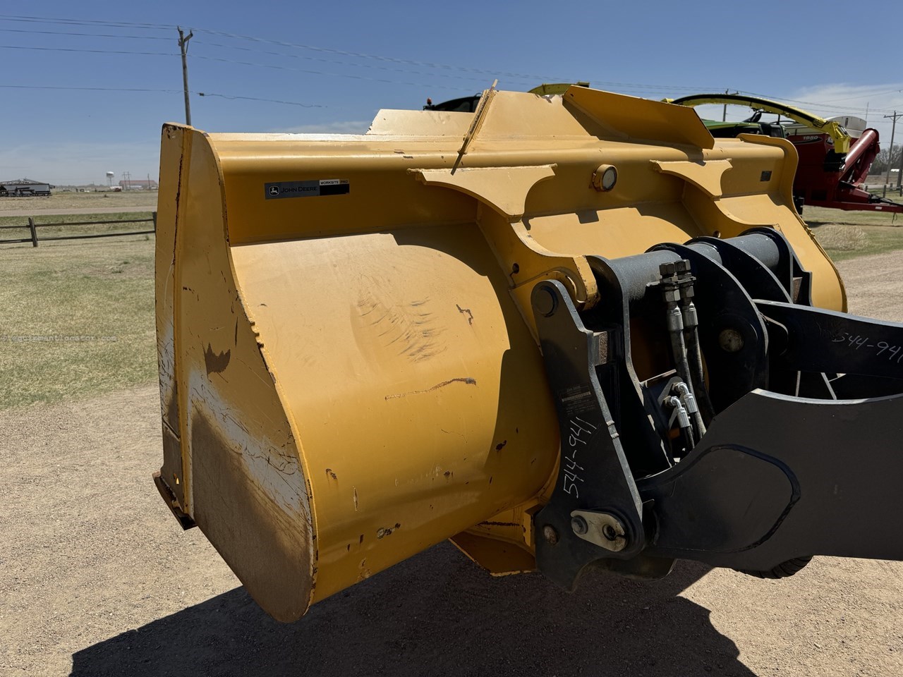 2019 John Deere 544L Image 10