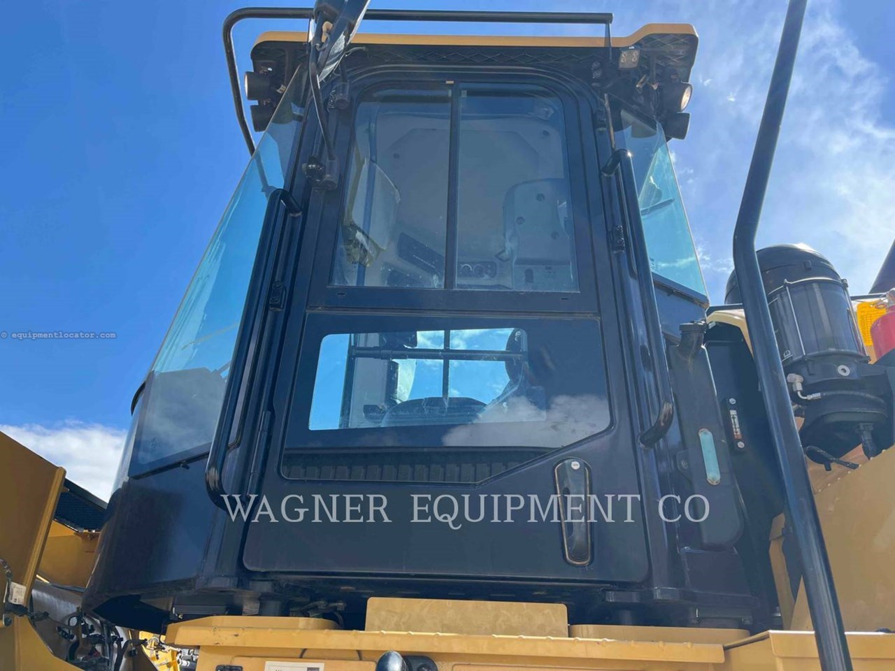 2023 Caterpillar 982 Image 10