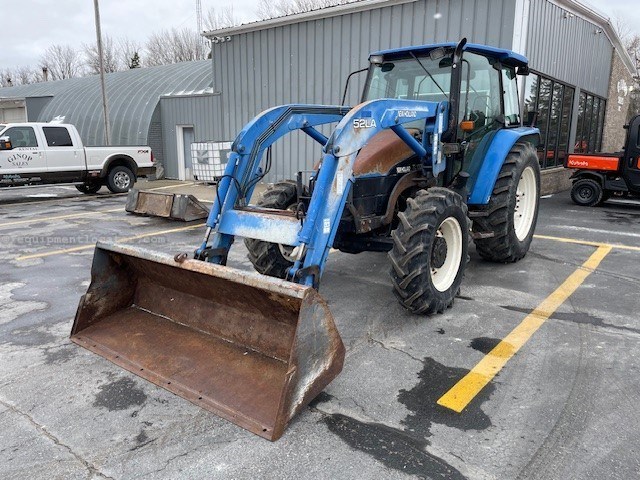 New Holland TL100 Image 1