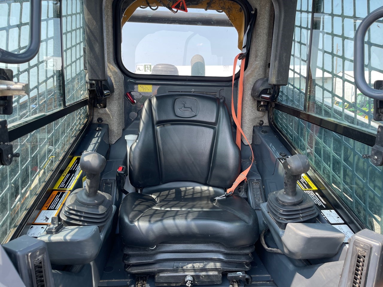 2018 John Deere 331G Image 10