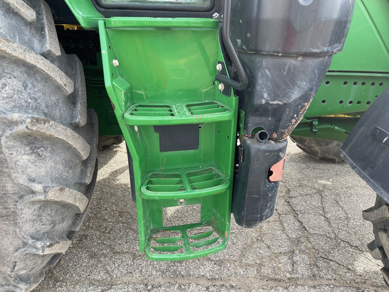 2017 John Deere 6155R Image 4