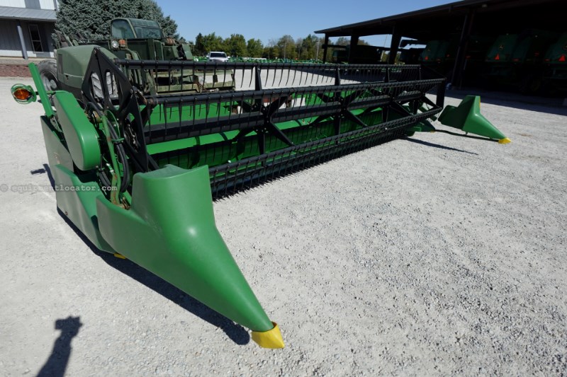 1999 John Deere 920 Image 8