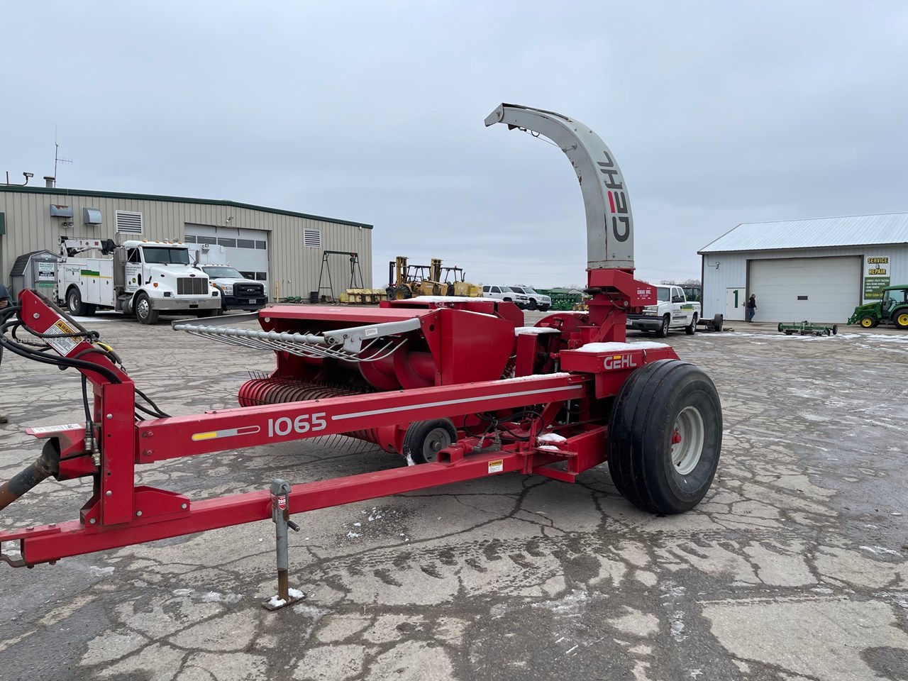 1998 Gehl CB1065 Image 2