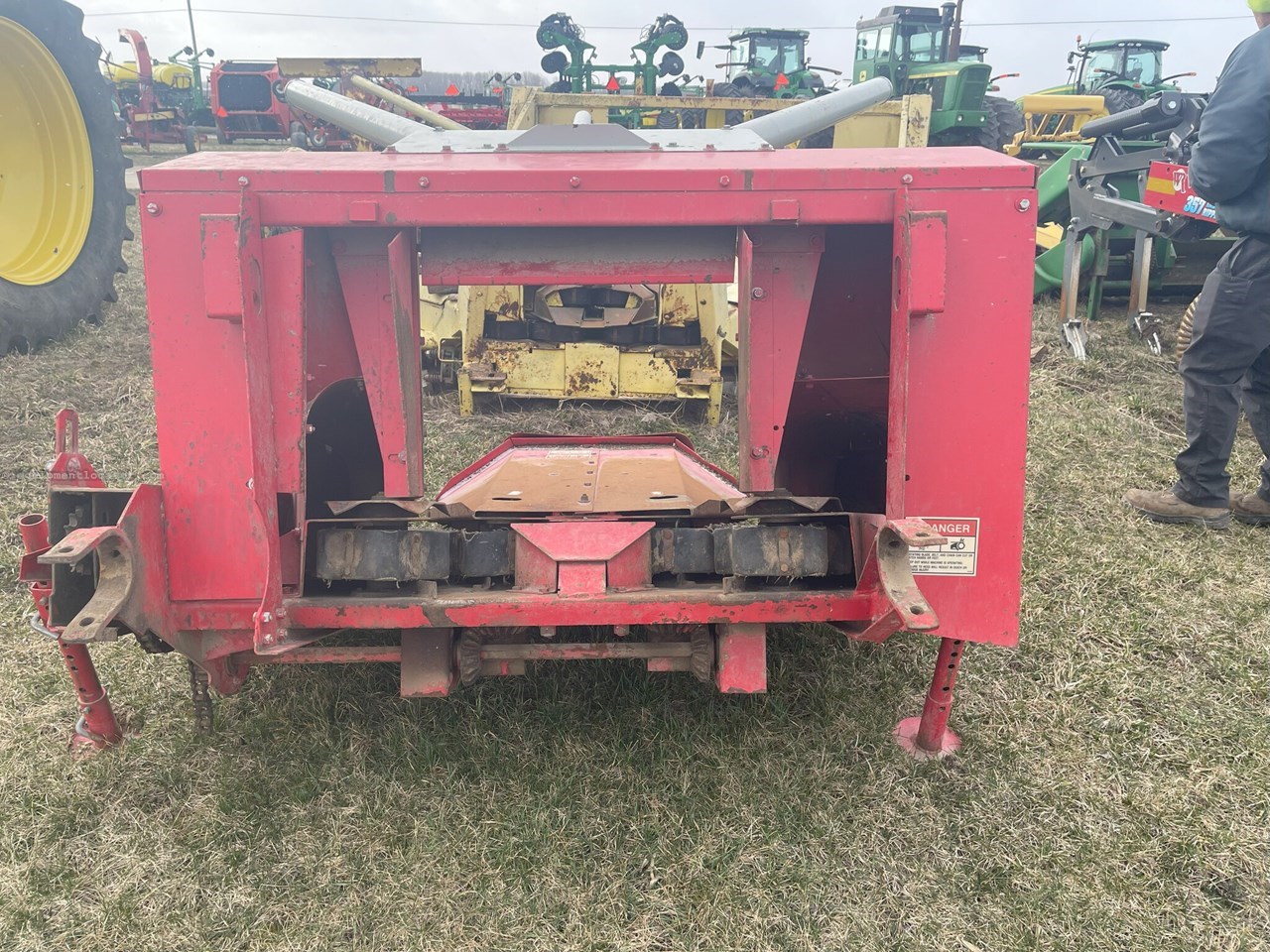 1998 Gehl CB1065 Image 17