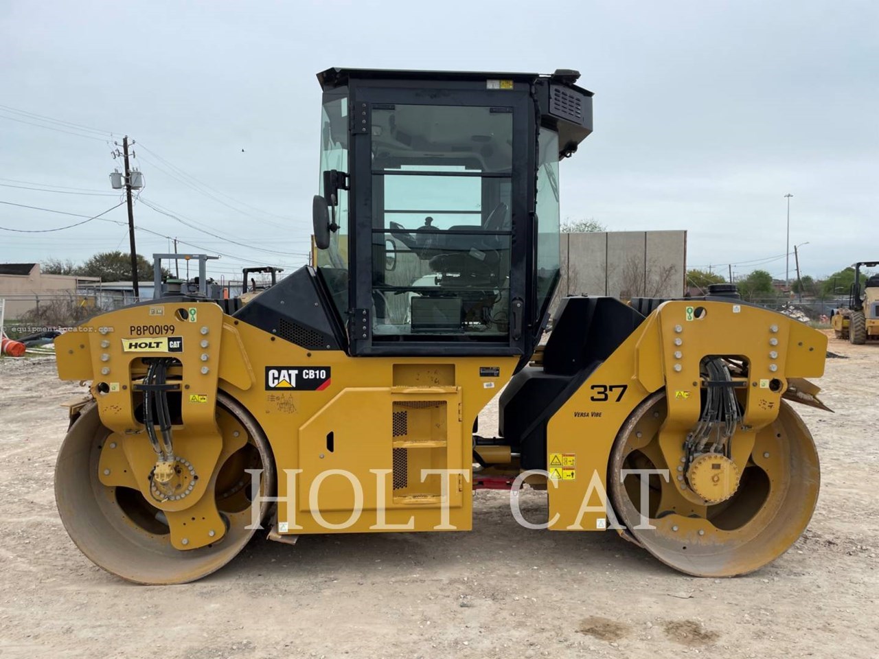 2017 Caterpillar CB10 Image 10