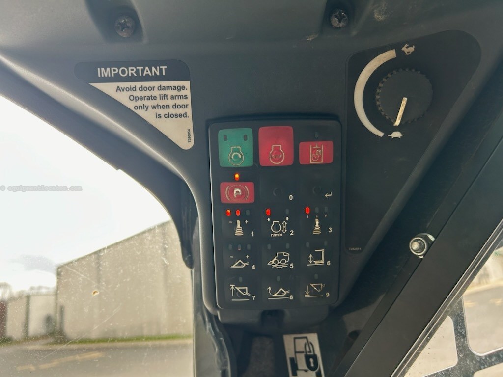 2017 John Deere 333G Image 10