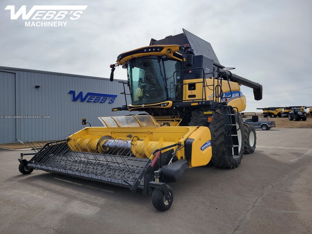 2017 New Holland CR8.90Z Image 1