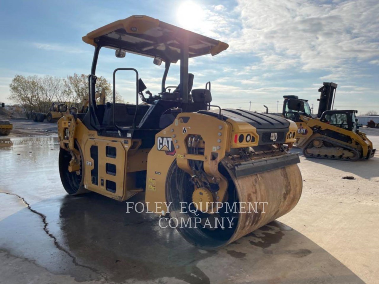 2022 Caterpillar CB10-02 Image 4