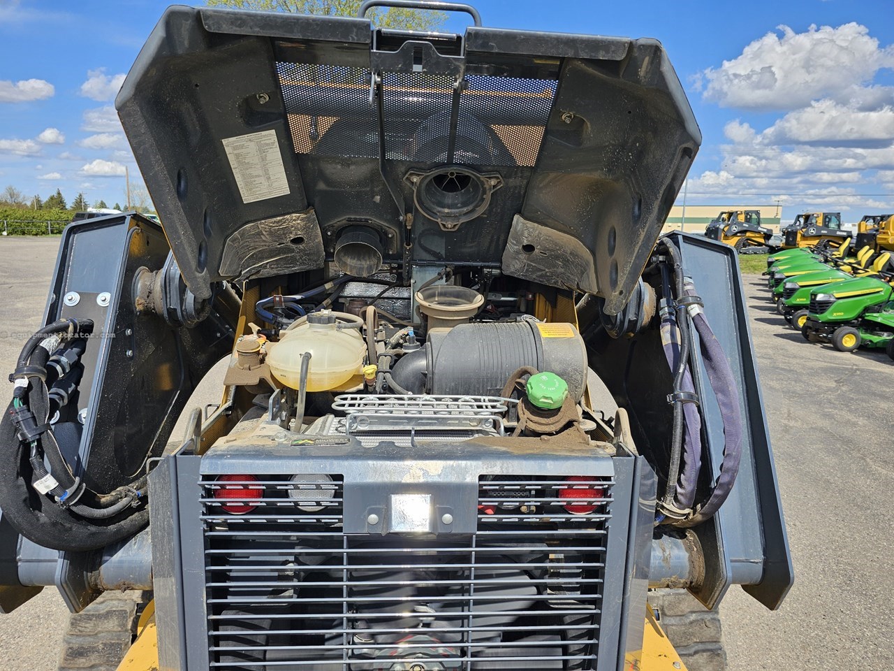 2023 John Deere 333G Image 10