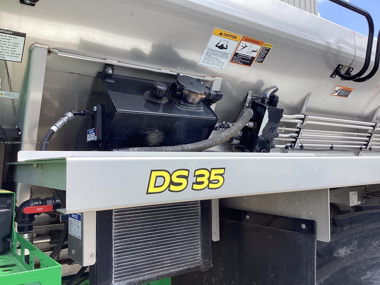 2023 John Deere 800R Image 10