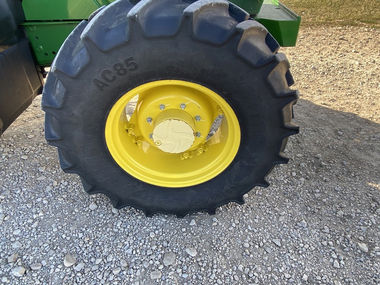 2016 John Deere 6120R Image 10