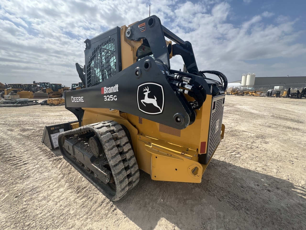 2023 John Deere 325G Image 4