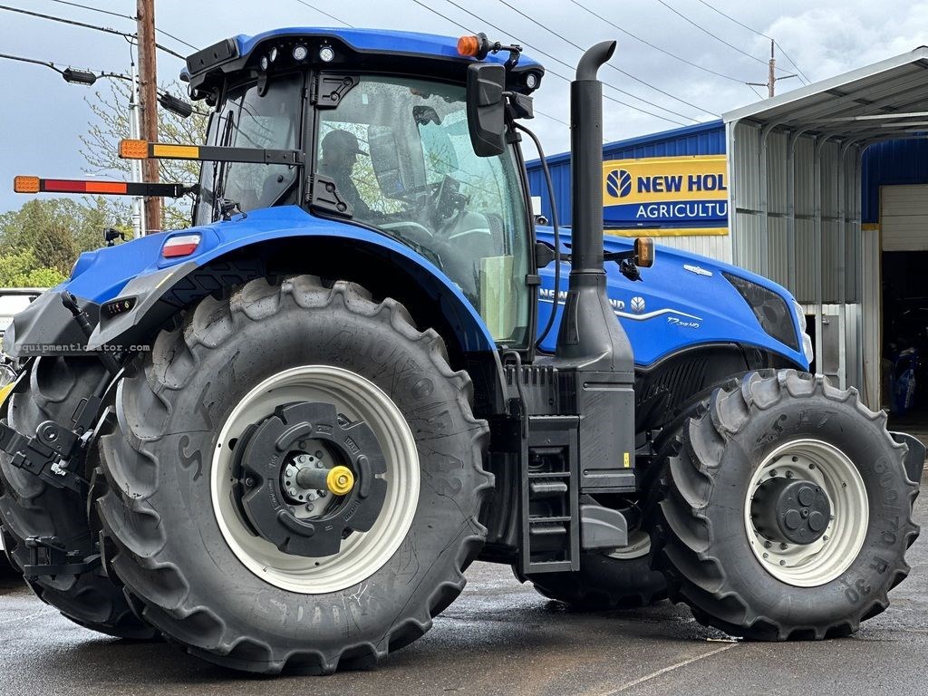 2024 New Holland T7 Series T7.315 Heavy Duty with PLM Intelligence™ Image 1