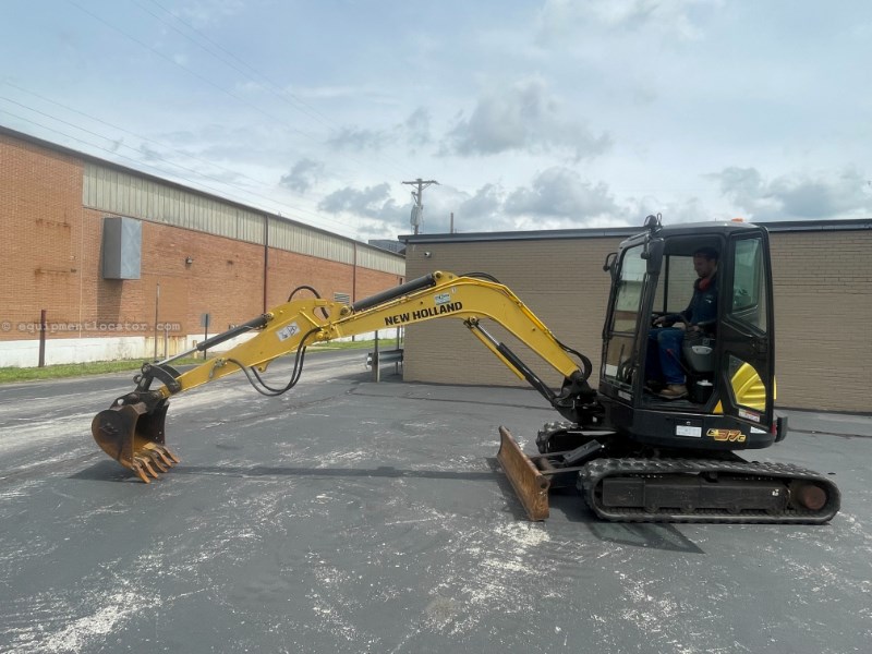 2017 New Holland E37C Image 10