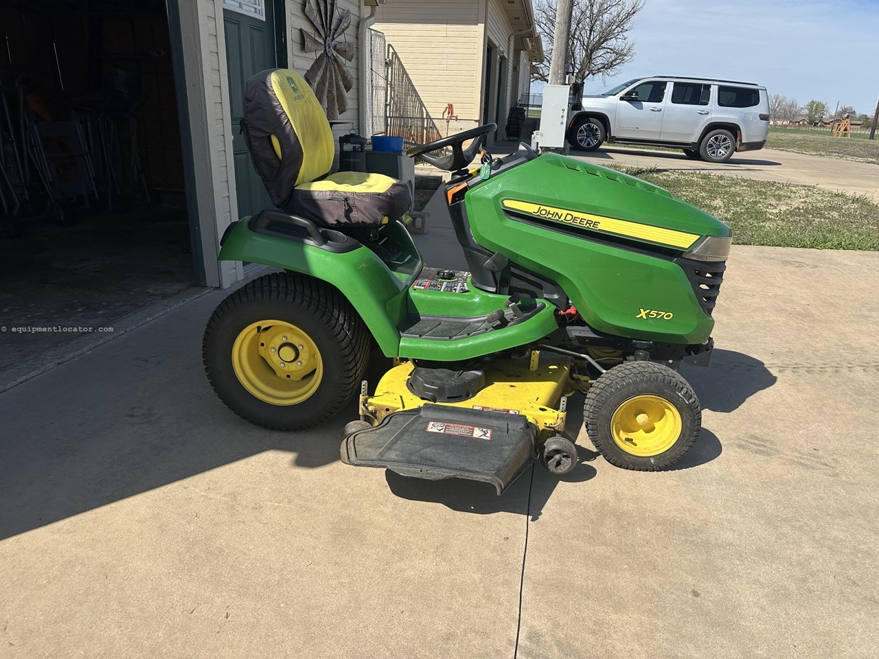 2017 John Deere X570 Image 4