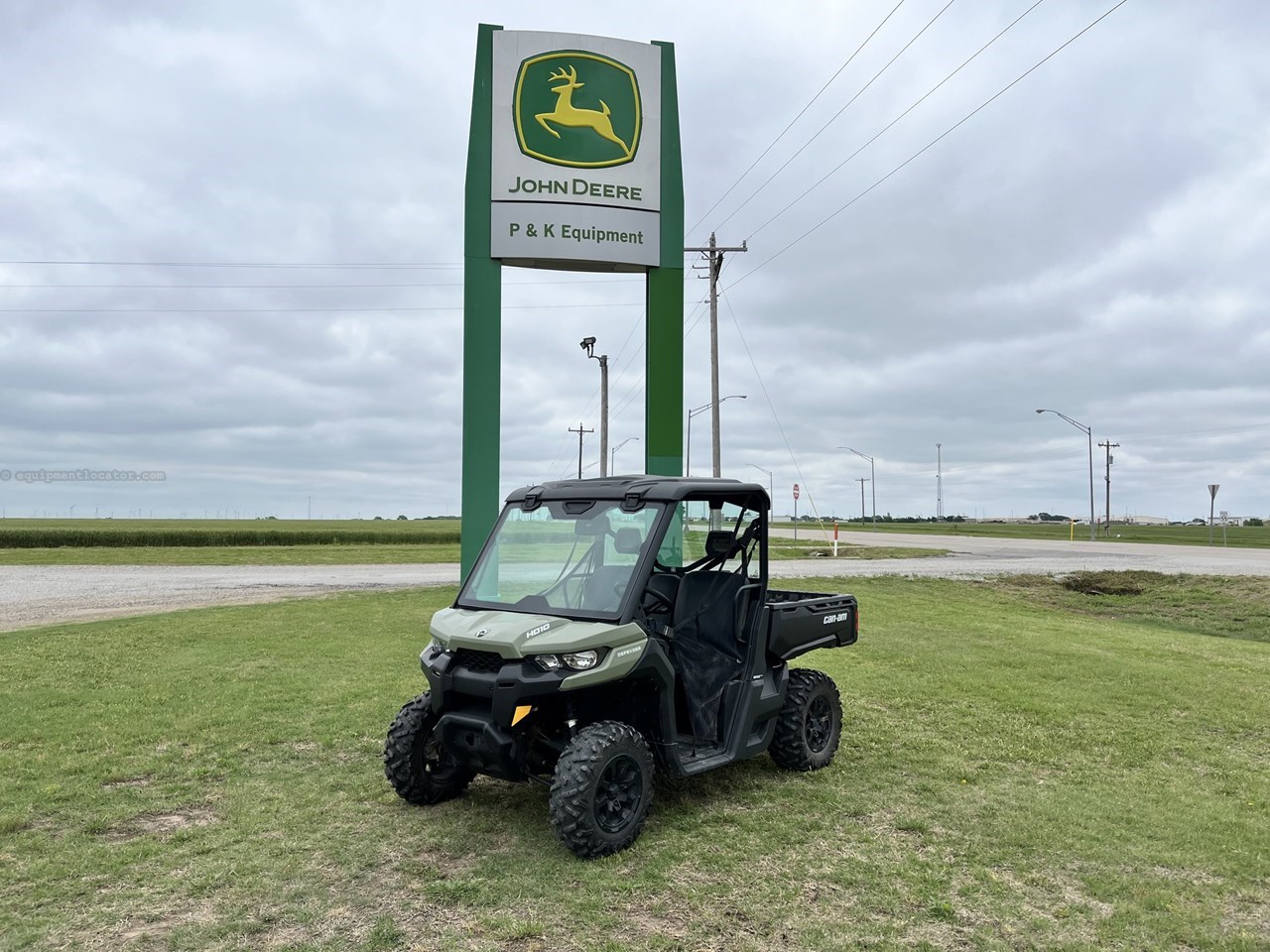 2019 Can-Am Defender HD10 Image 1