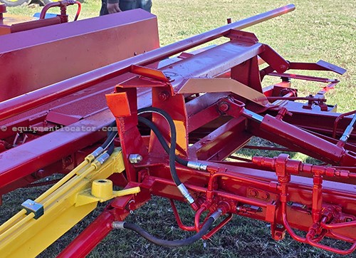 New Holland 1037 Image 11