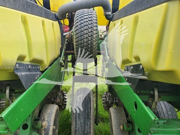 1996 John Deere 1750 Image 10