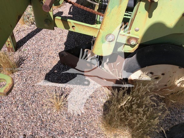 John Deere 7300 Image 10