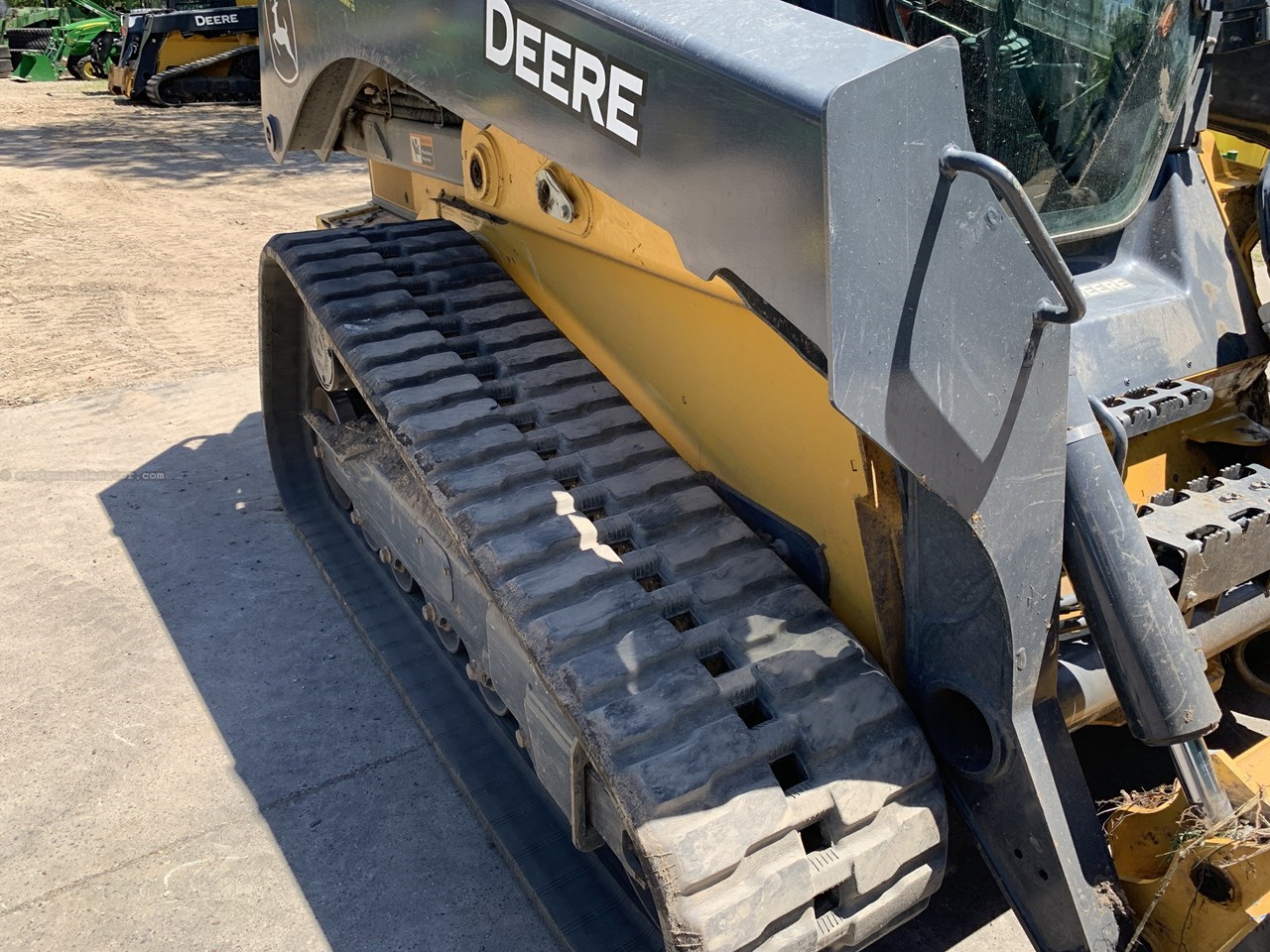 2023 John Deere 333G Image 10