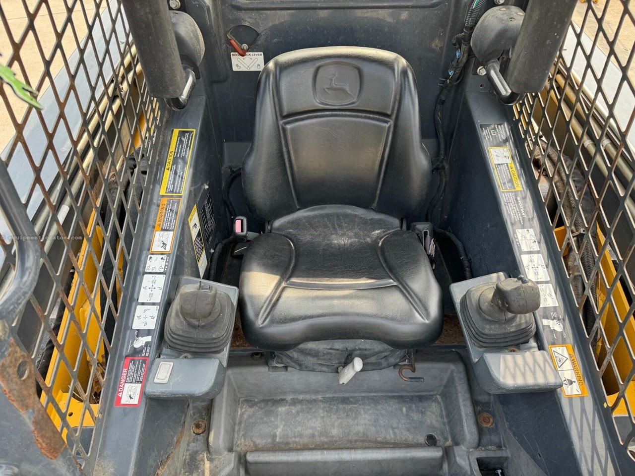 2014 John Deere 333E Image 10