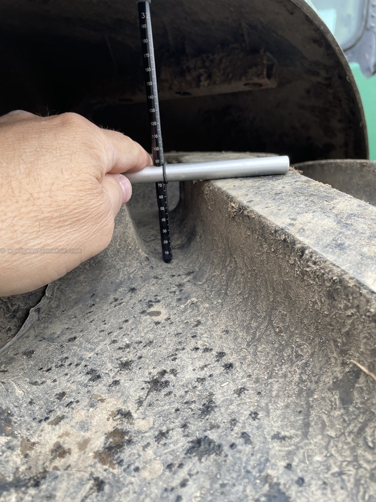 2012 John Deere 9560R Image 28