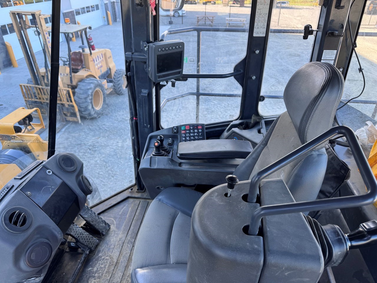 2022 John Deere 944K Image 10