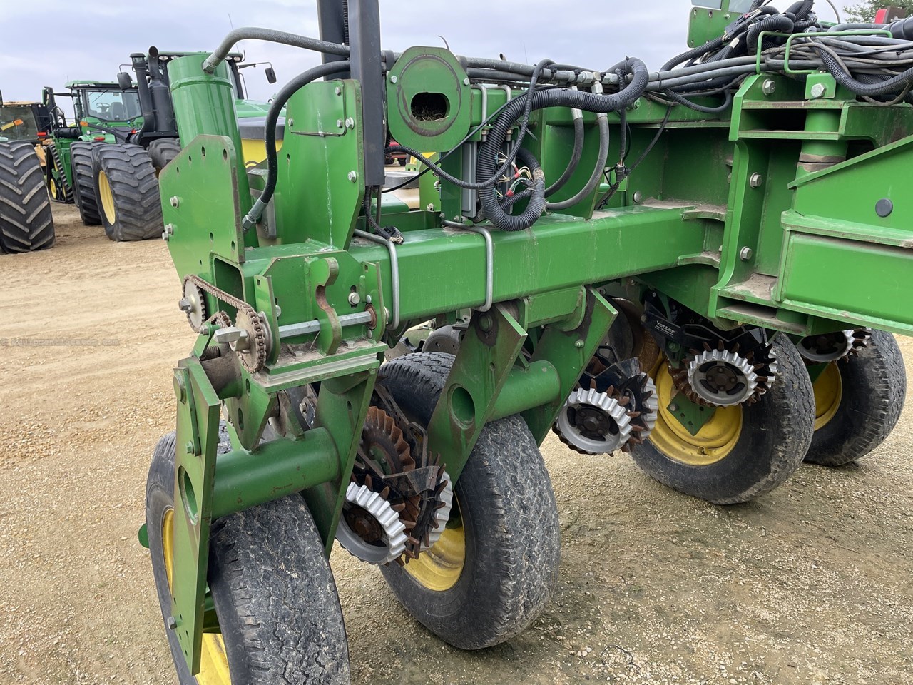 2008 John Deere 1770NT Image 24