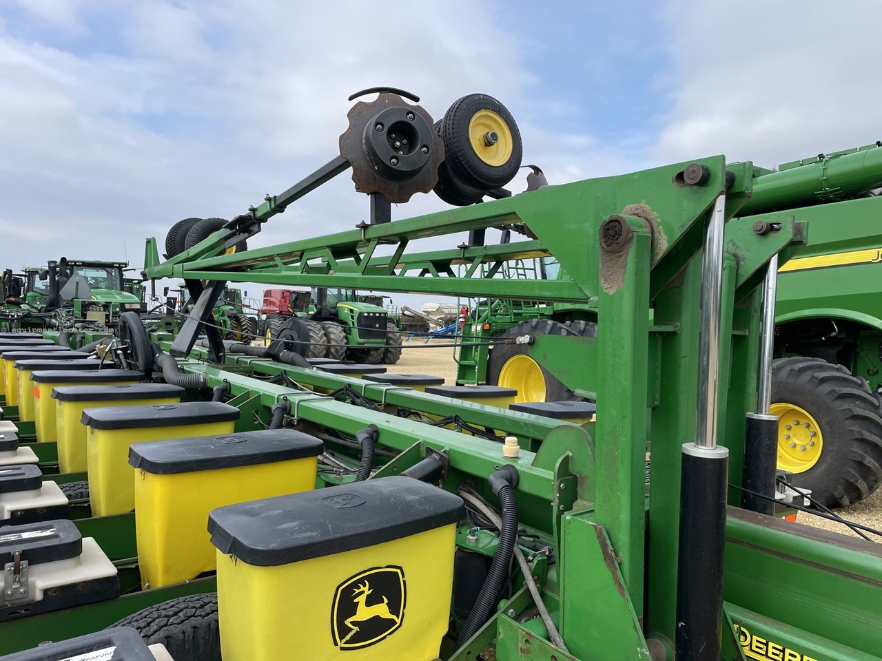 2008 John Deere 1770NT Image 32