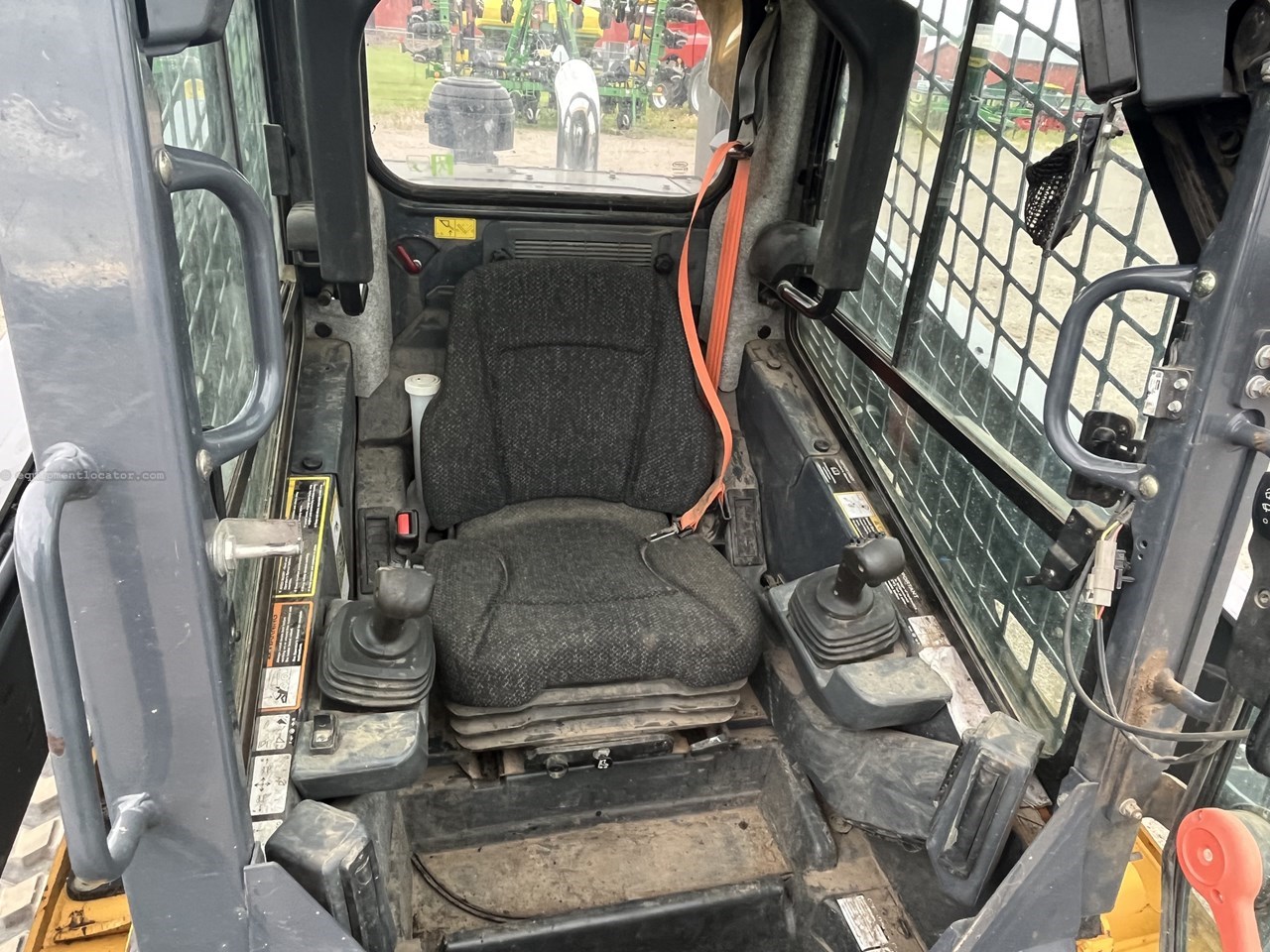 2019 John Deere 331G Image 10
