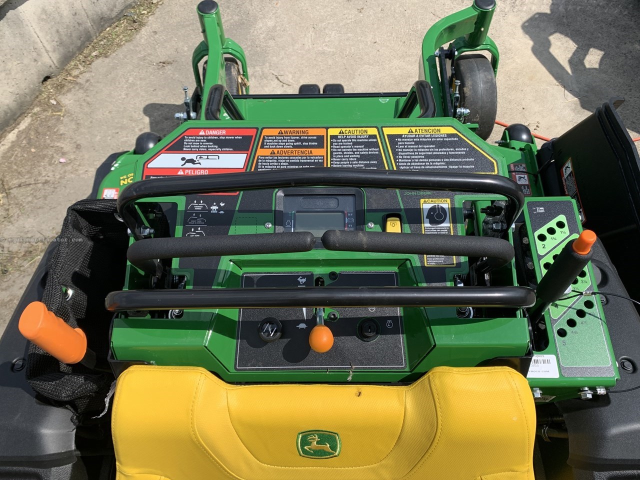 2024 John Deere Q820M Image 10