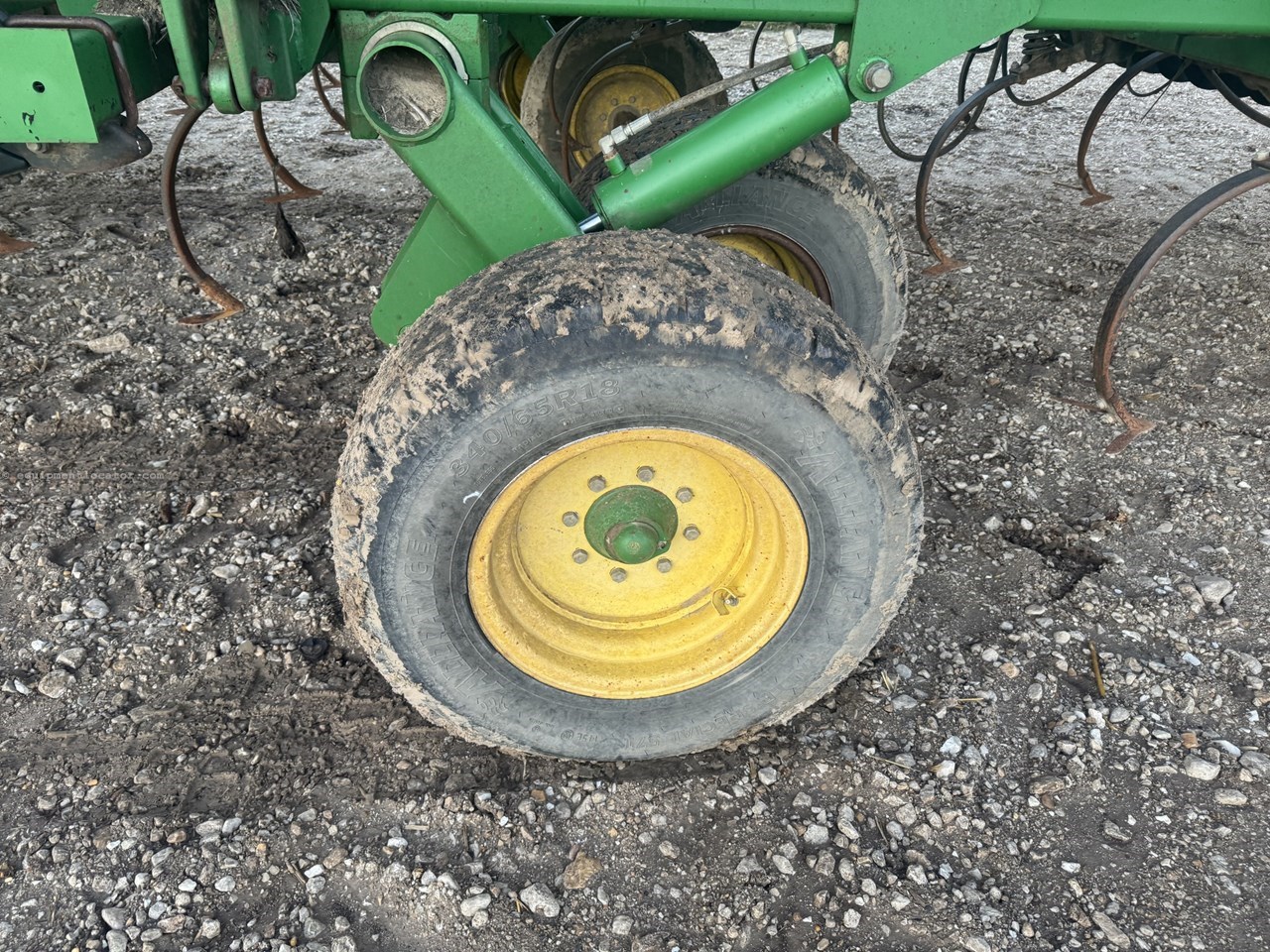 2007 John Deere 2310 Image 28