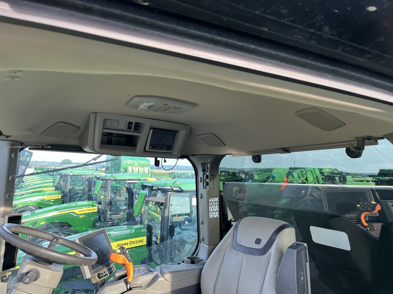 2023 John Deere 600R Image 6