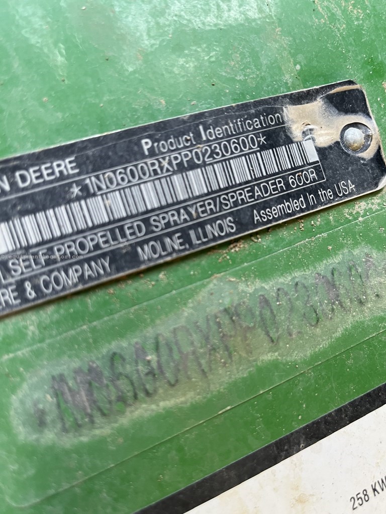 2023 John Deere 600R Image 8