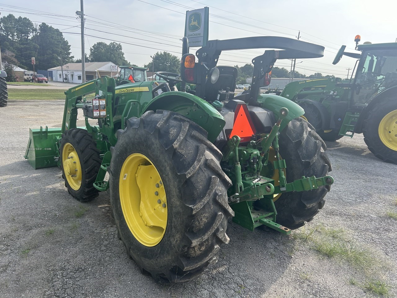 2022 John Deere 5075E Image 4