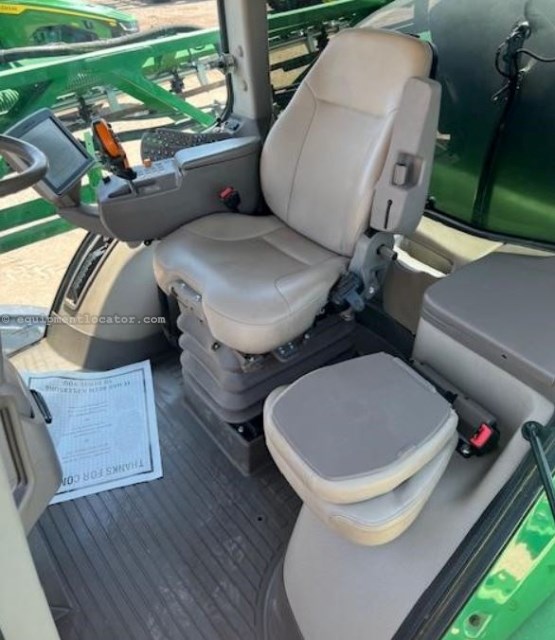 2014 John Deere 4038R Image 10
