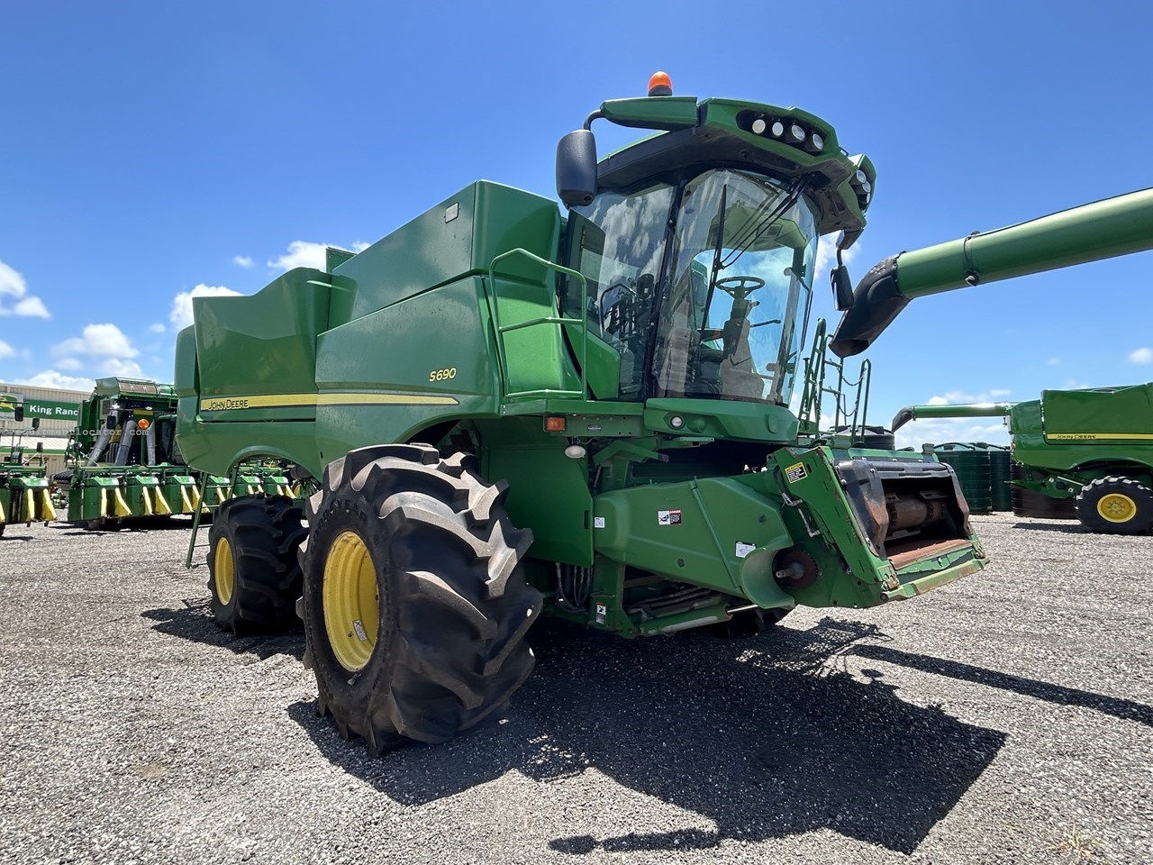 2017 John Deere S690 Image 2