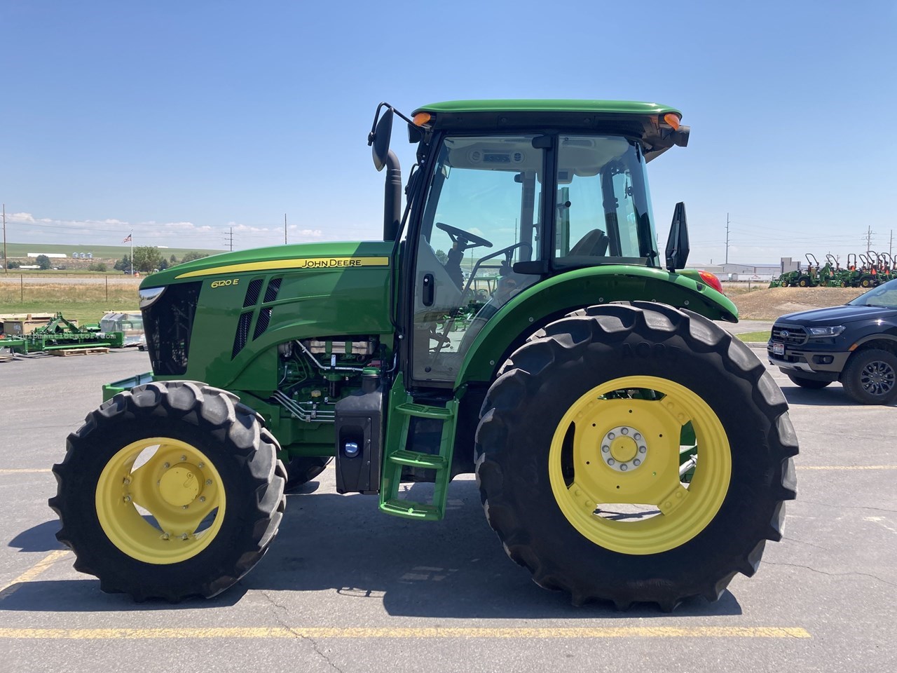2020 John Deere 6120E Image 10