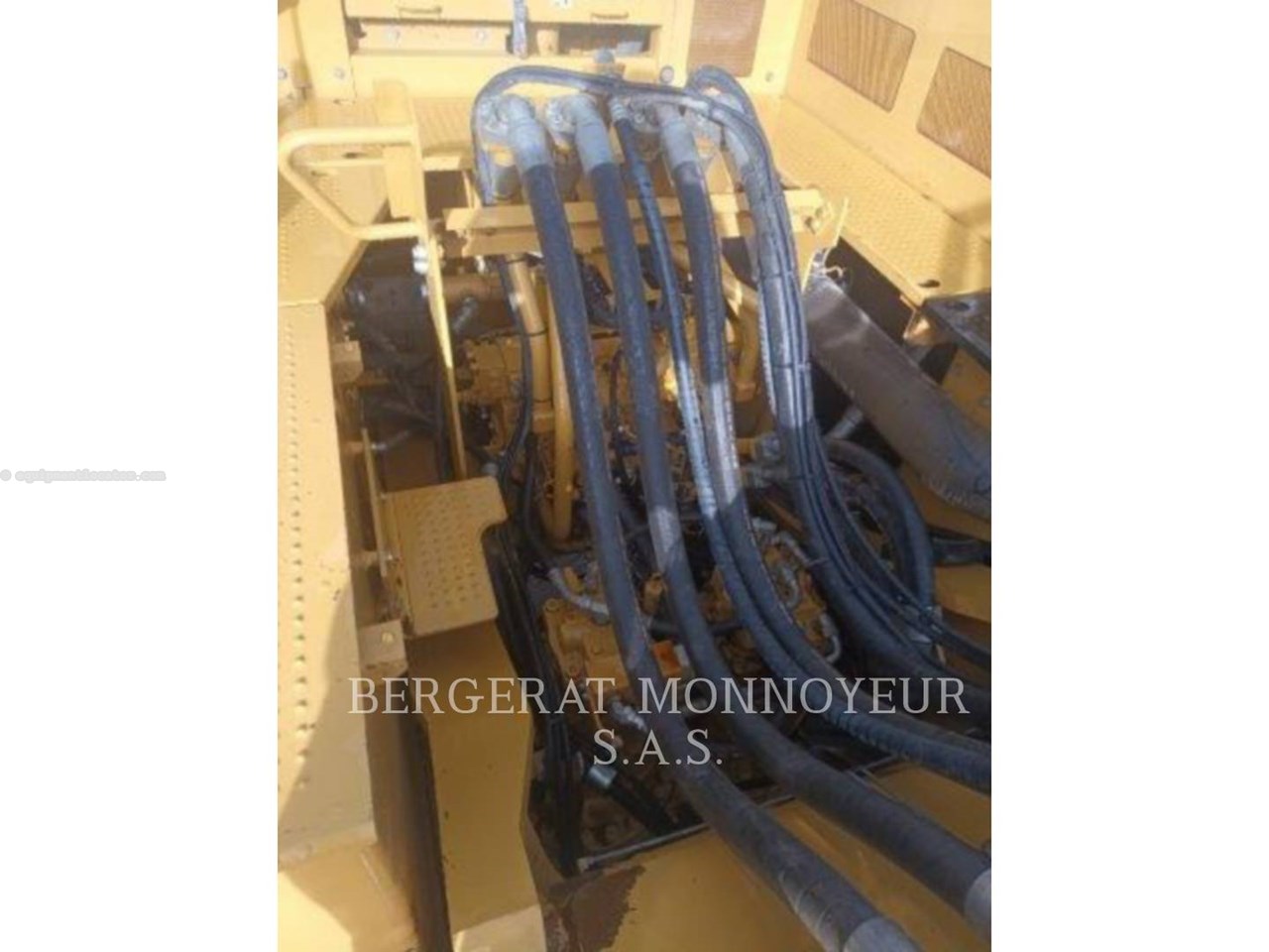 2019 Caterpillar 374F Image 10