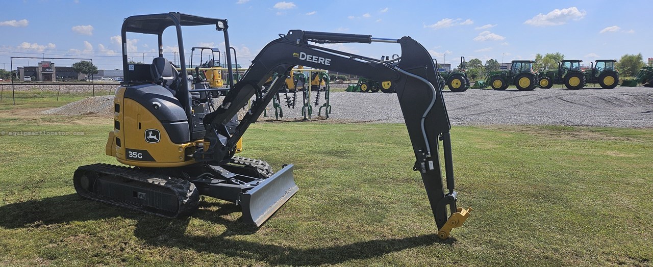 2022 John Deere 35G Image 10