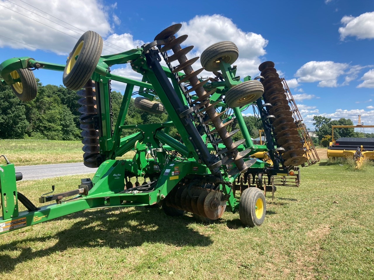 2014 John Deere 2623VT Image 2