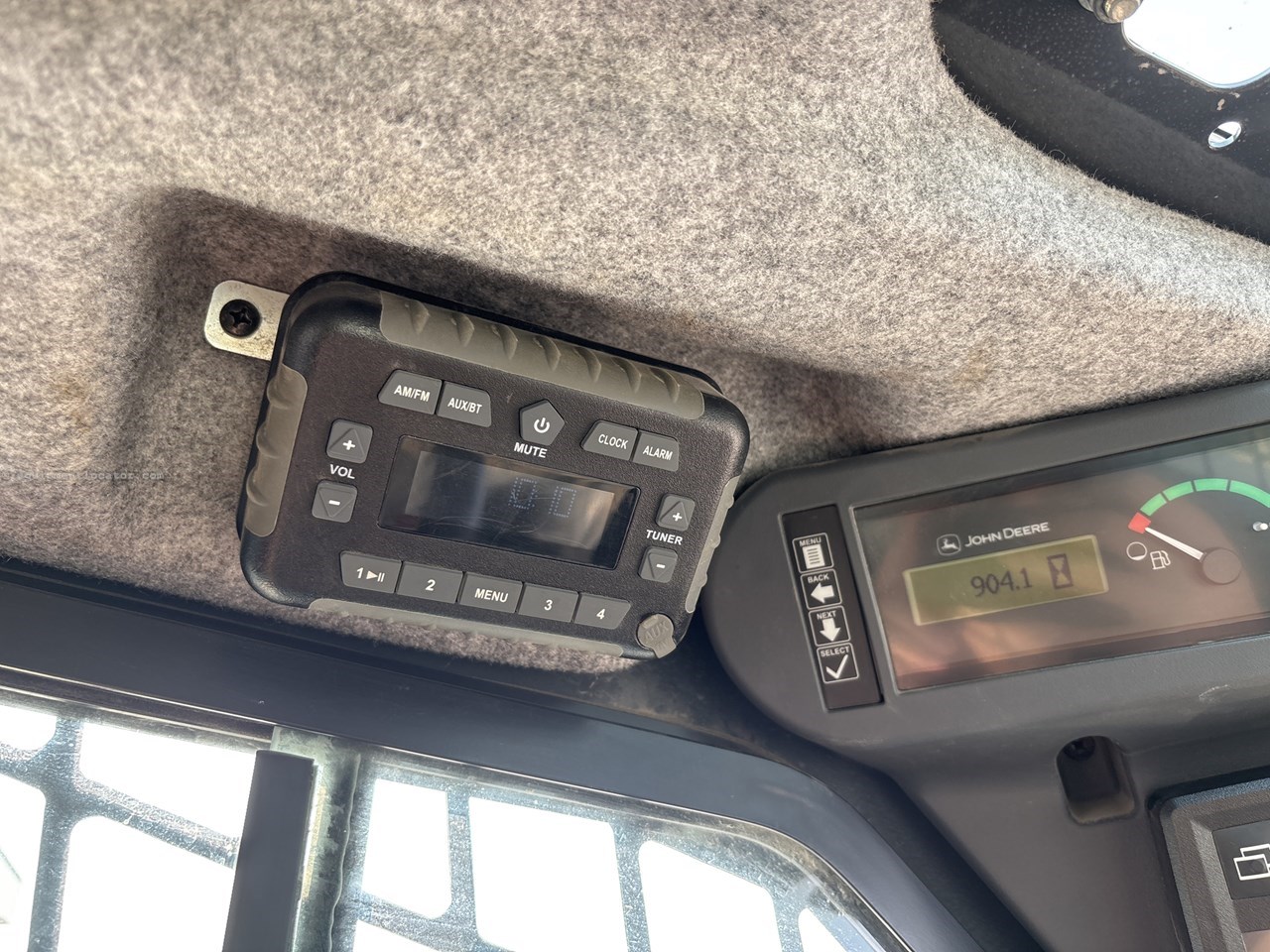 2022 John Deere 333G Image 10