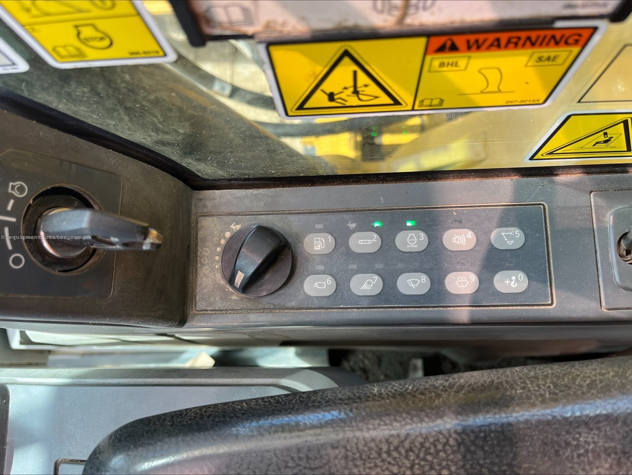 2017 Caterpillar 325F Image 10